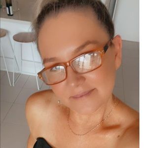 Meet your Posher, Cynthia